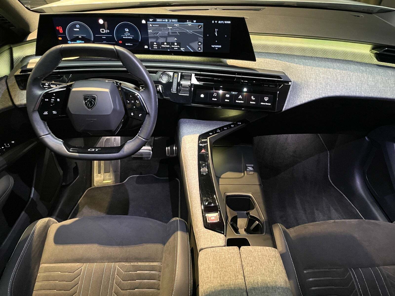 Peugeot e-3008 77 GT