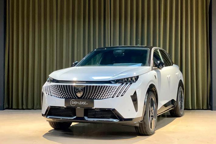 Hvid Peugeot e-3008 fra 2024