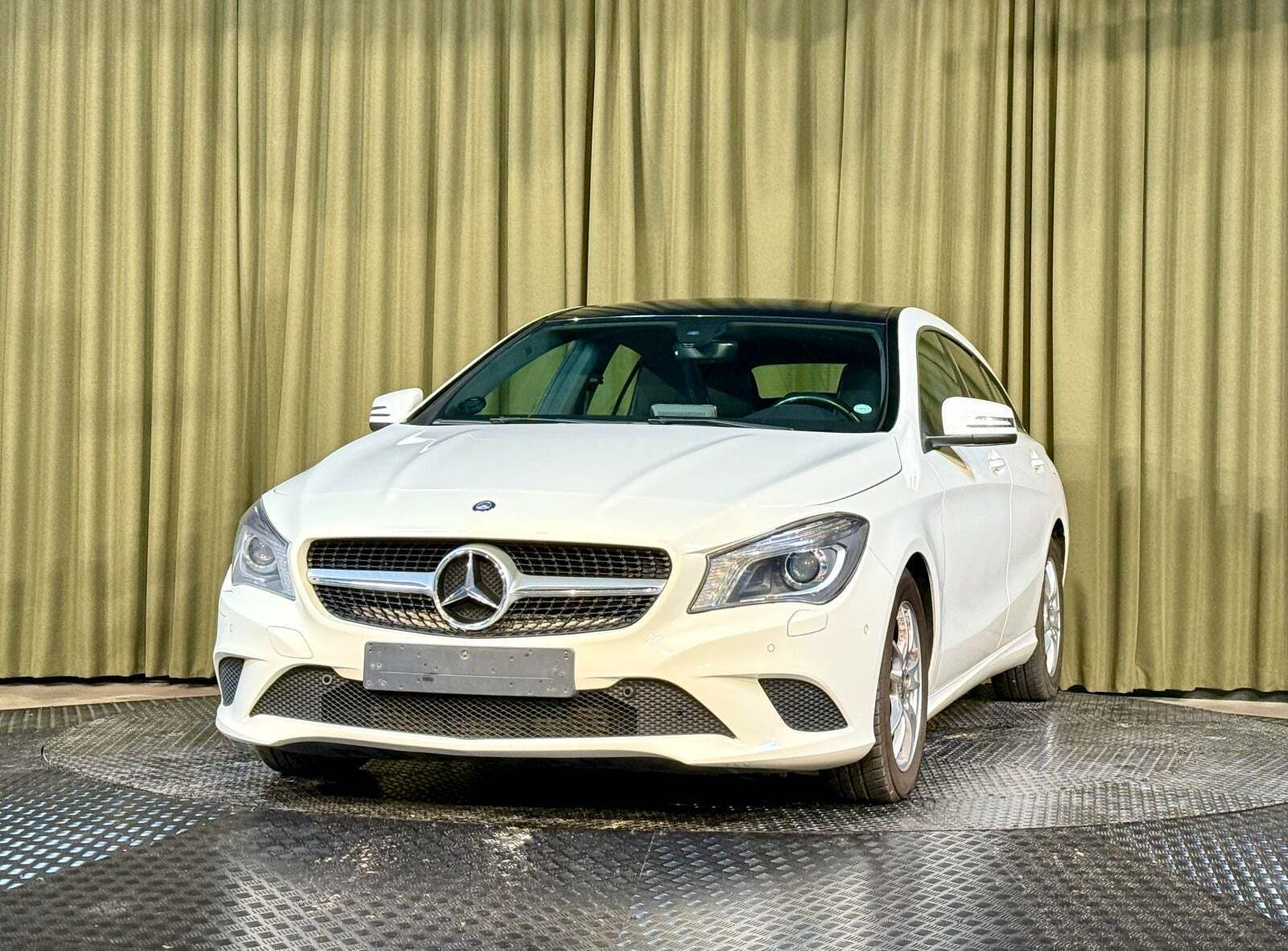 Hvid Mercedes CLA200 d fra 2016