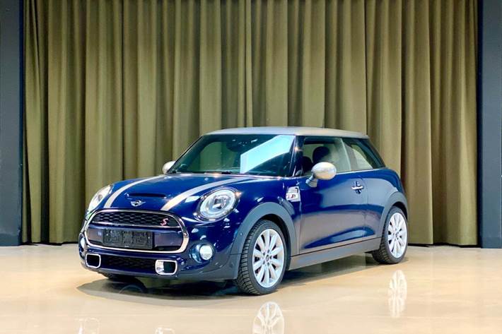 Blå Mini Cooper SD fra 2017