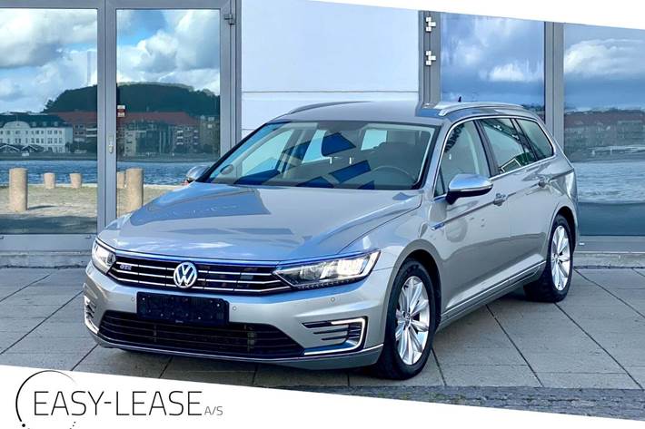 Sølv VW Passat fra 2017