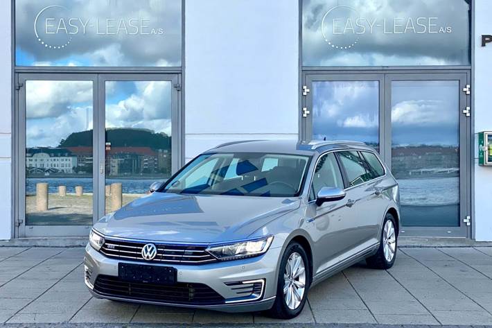 Sølv VW Passat fra 2017