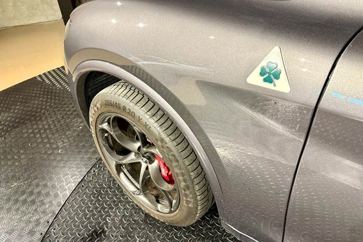 Grå Alfa Romeo Stelvio fra 2018