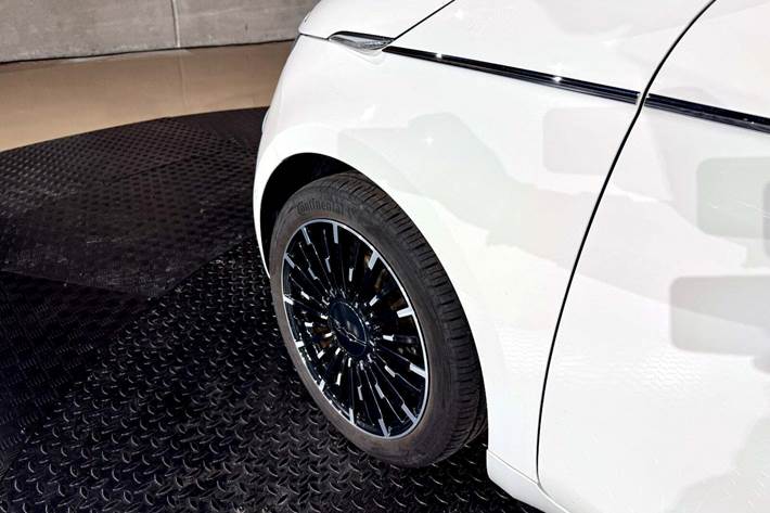 Hvid Fiat 500e fra 2023