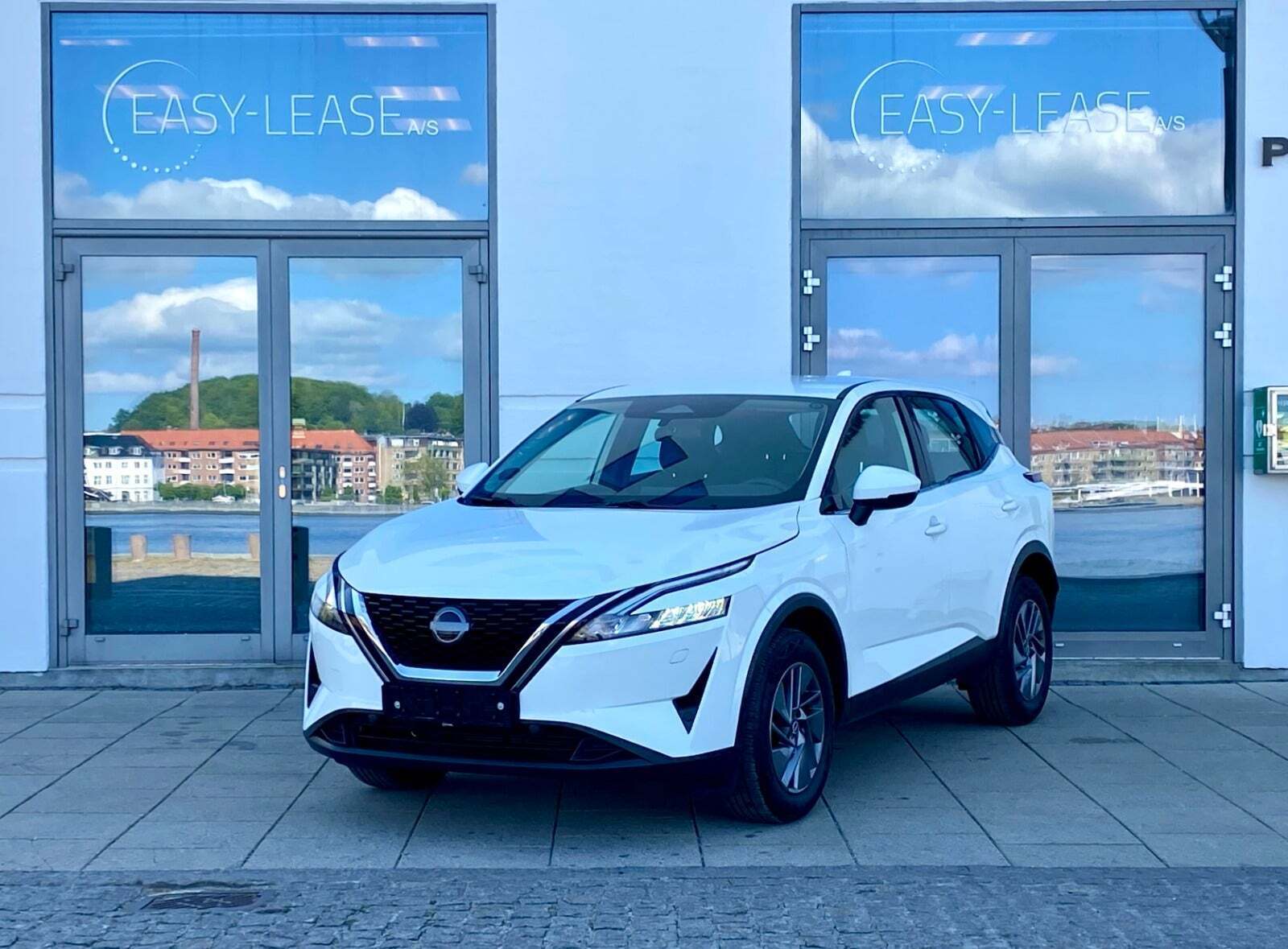 Hvid Nissan Qashqai fra 2023