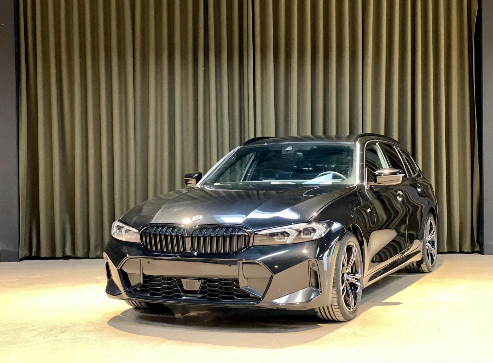 Sort BMW 330i fra 2024