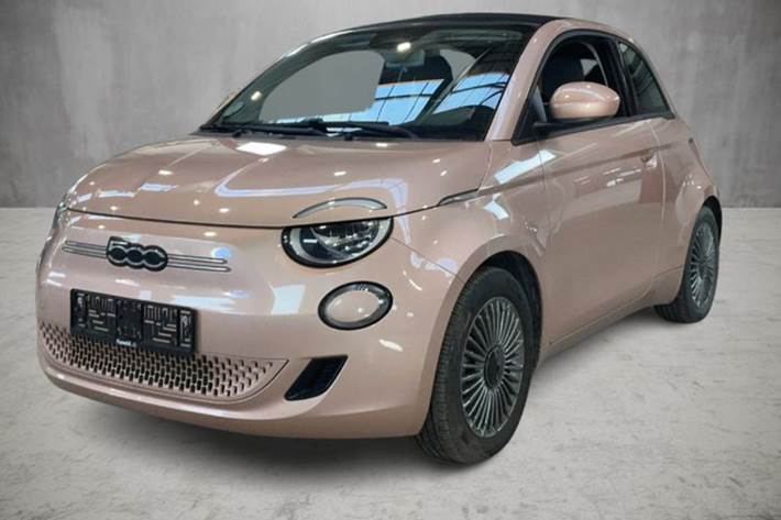 Rød Fiat 500e fra 2023