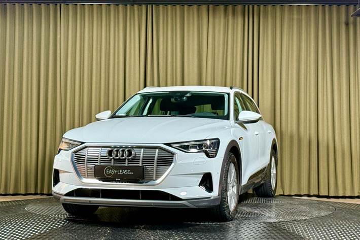 Hvid Audi e-tron fra 2023