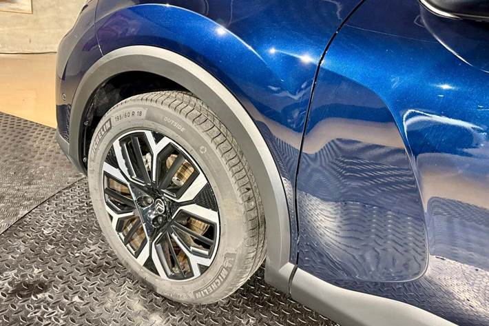 Sort Citroën ë-C4 X fra 2024