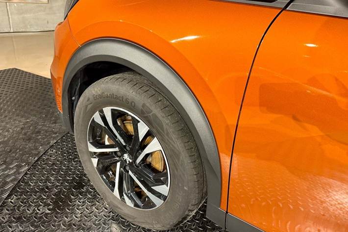 Orange Peugeot e-2008 fra 2023