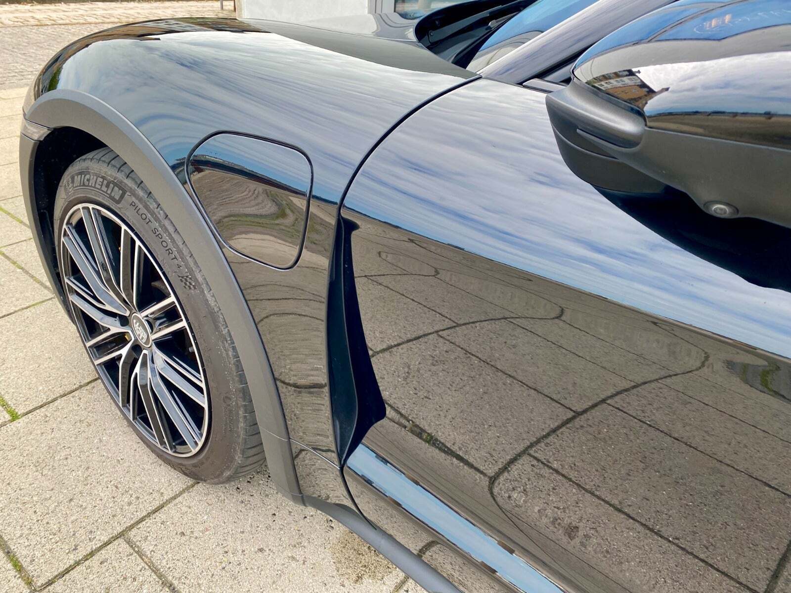 Porsche Taycan 4 Performance+ Cross Turismo