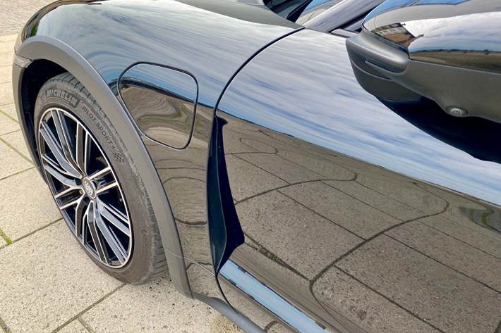 Sort Porsche Taycan 4 fra 2021