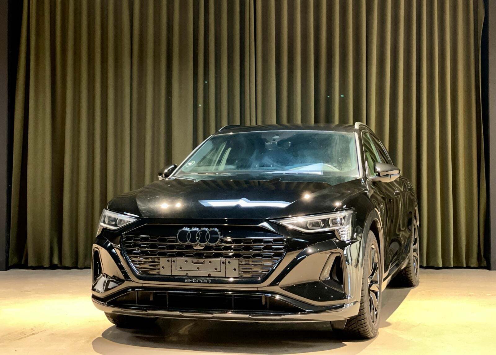 Sort Audi Q8 e-tron fra 2024
