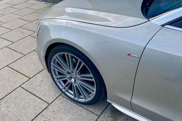 Orange Audi A5 fra 2012