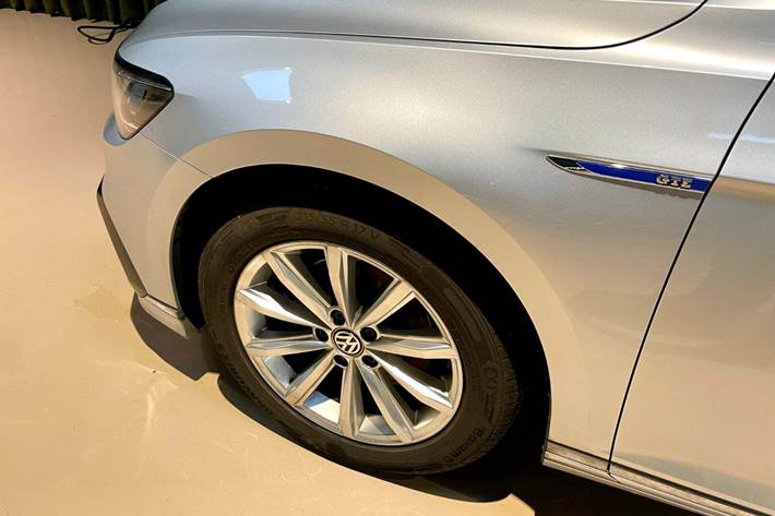 Sølv VW Passat fra 2019