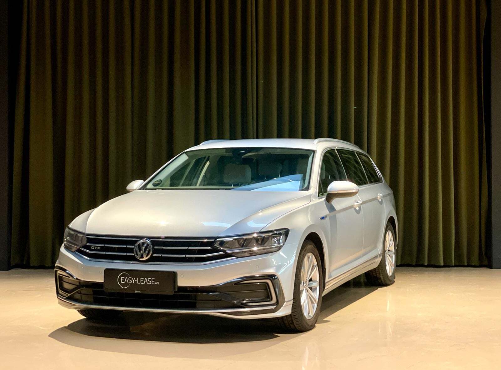Sølv VW Passat fra 2019
