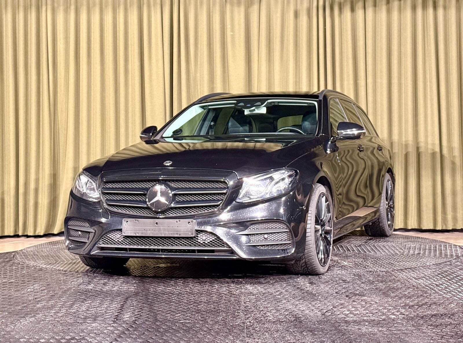 Sort Mercedes E400 d fra 2019