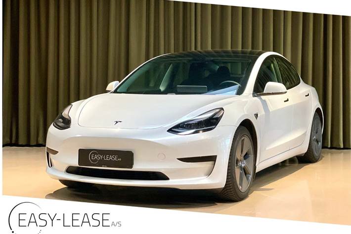Hvid Tesla Model 3 fra 2021