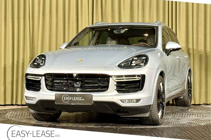 Sølv Porsche Cayenne Turbo S fra 2014