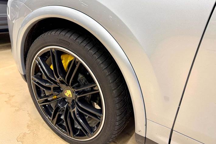 Sølv Porsche Cayenne Turbo S fra 2014