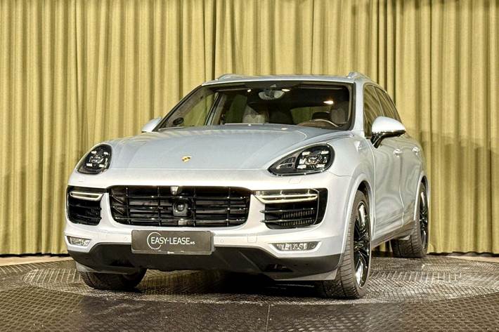 Sølv Porsche Cayenne Turbo S fra 2014