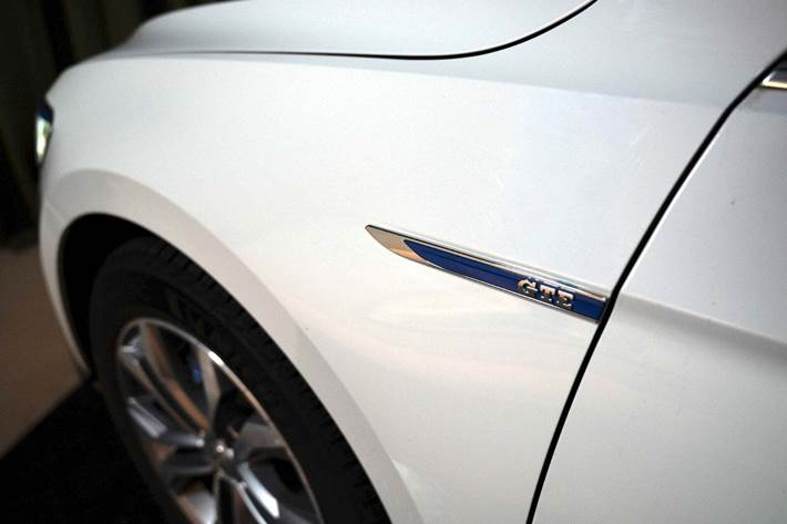 Hvid VW Passat fra 2017