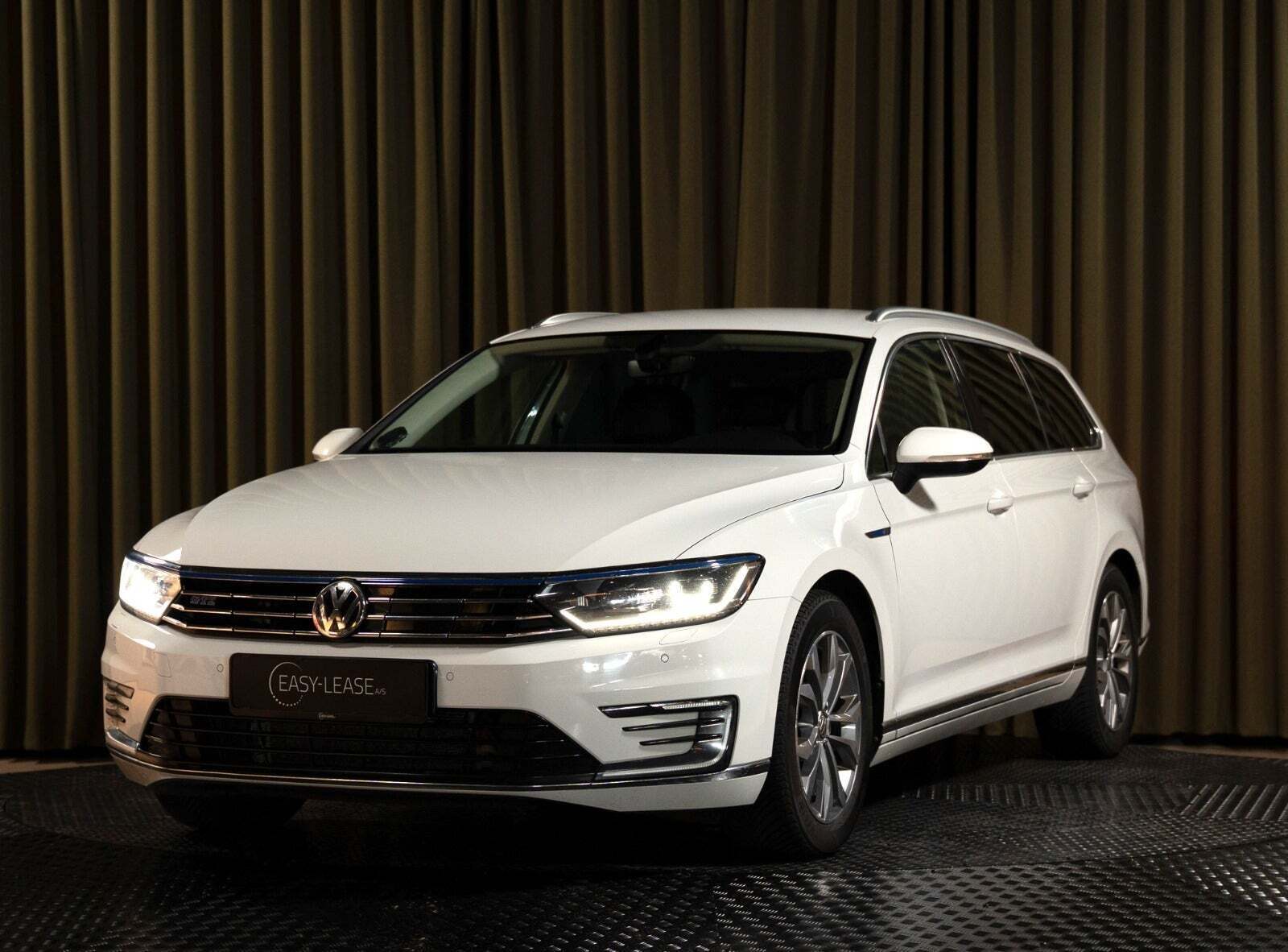 Hvid VW Passat fra 2017