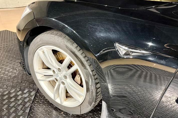 Sort Tesla Model S fra 2017