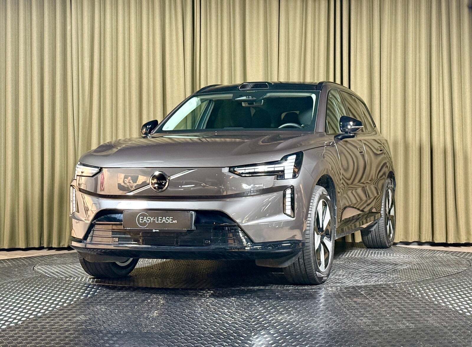 Grå Volvo EX90 fra 2025