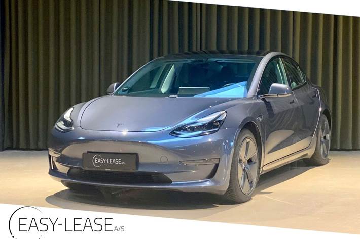 Grå Tesla Model 3 fra 2021