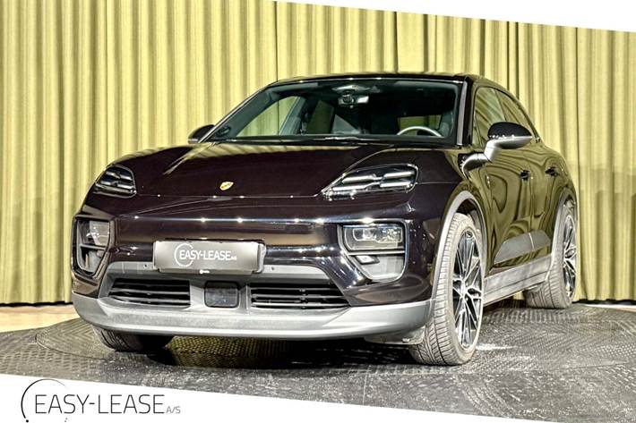 Sort Porsche Macan 4 fra 2024