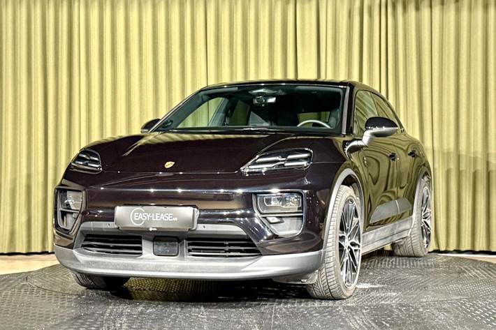 Sort Porsche Macan 4 fra 2024