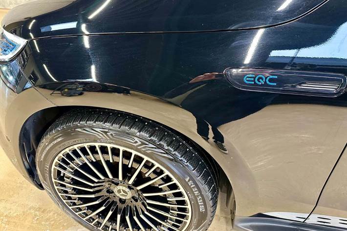 Sort Mercedes EQC400 fra 2021