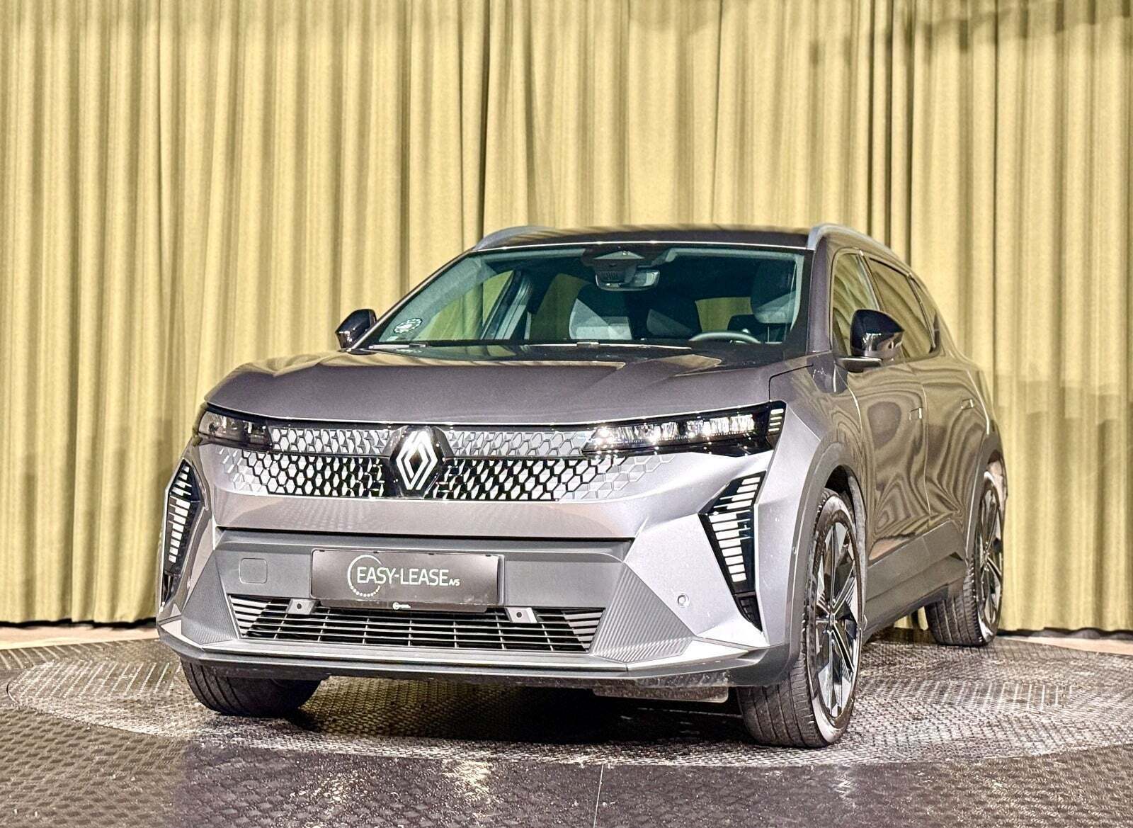Grå Renault Scenic E-Tech fra 2024