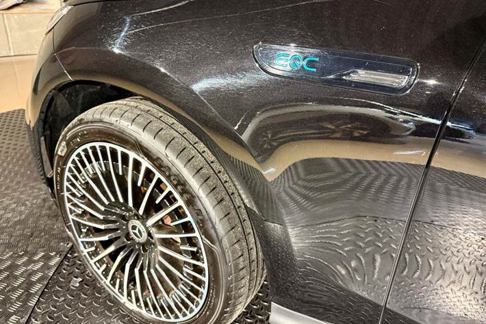 Sort Mercedes EQC400 fra 2021