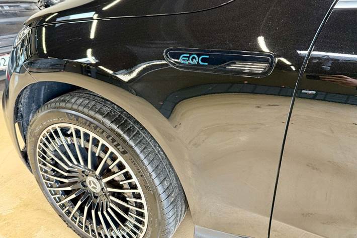 Sort Mercedes EQC400 fra 2021