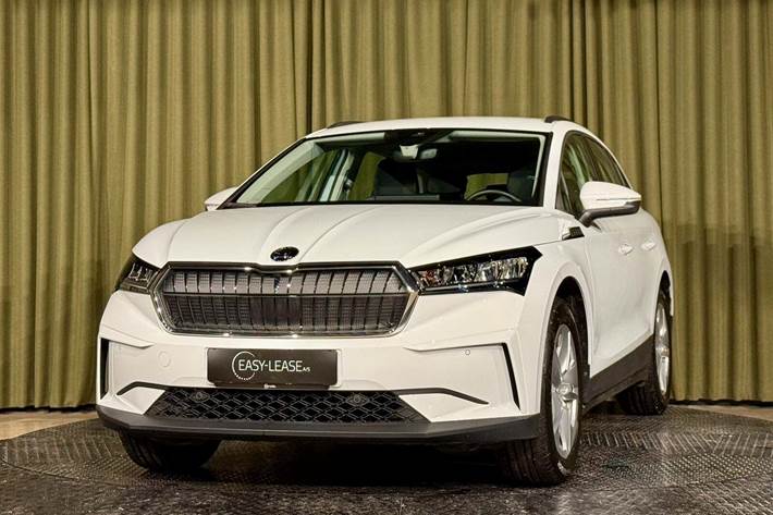 Hvid Skoda Enyaq fra 2023