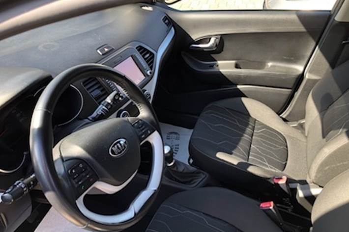 Grå Kia Picanto fra 2016