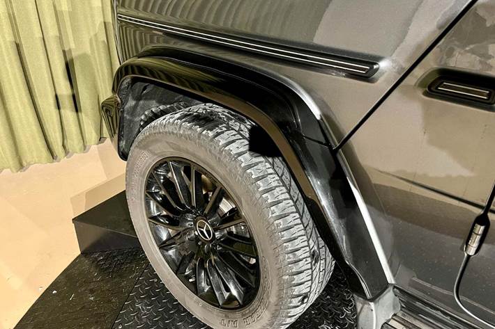 Grå Mercedes G350 d fra 2020