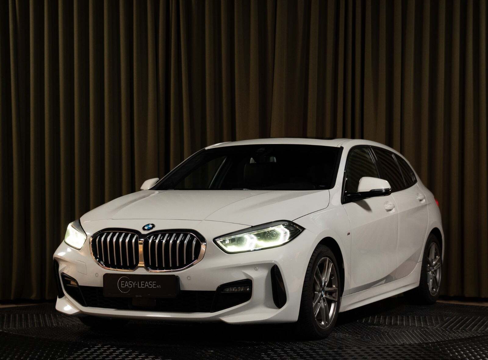 Hvid BMW 118d fra 2020