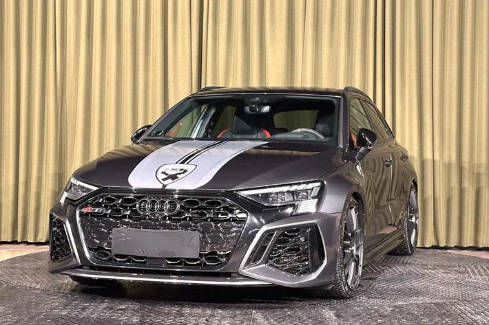 Grå Audi RS3 fra 2022