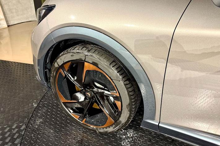 Orange Cupra Tavascan fra 2024