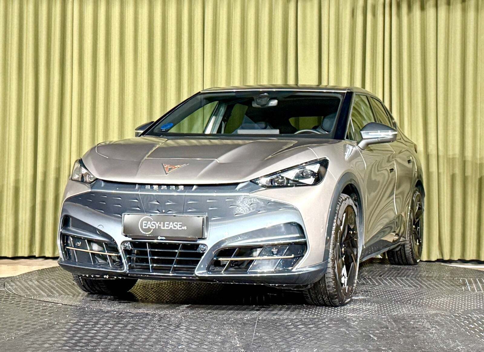 Orange Cupra Tavascan fra 2024