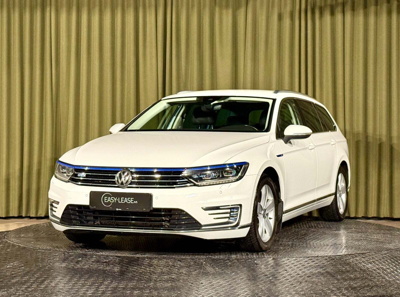 Hvid VW Passat fra 2018