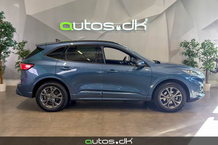 Blå Ford Kuga fra 2023