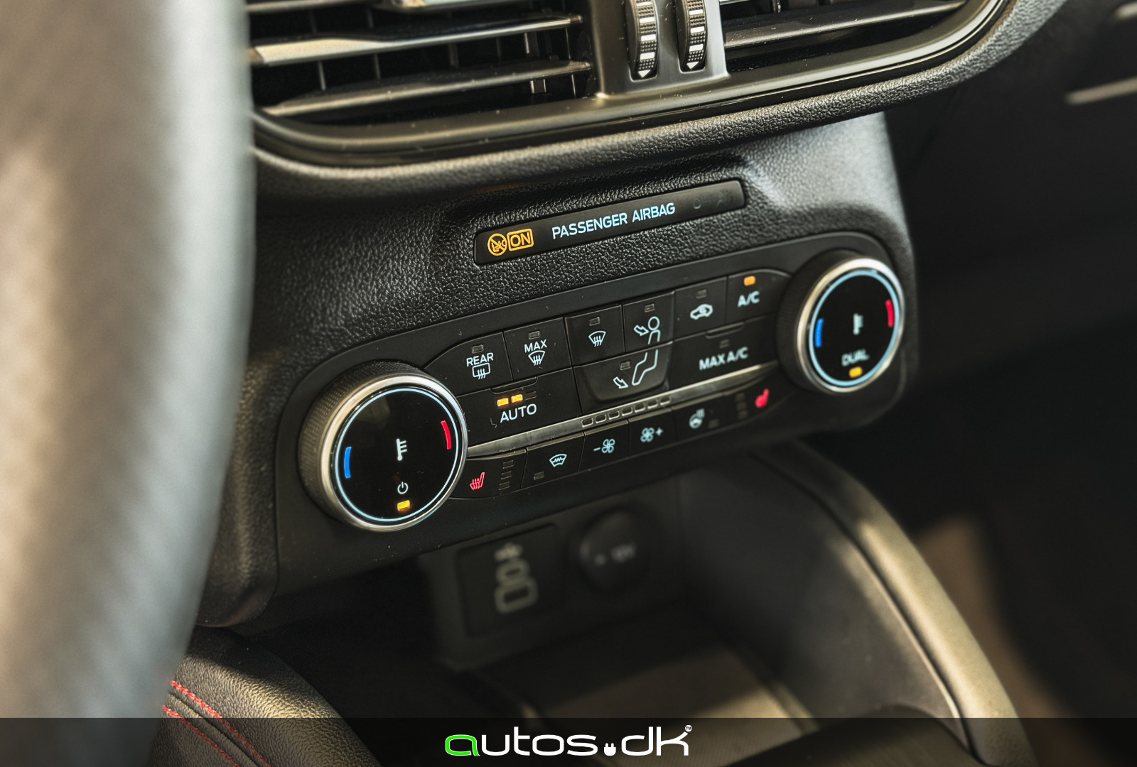 Blå Ford Kuga fra 2023