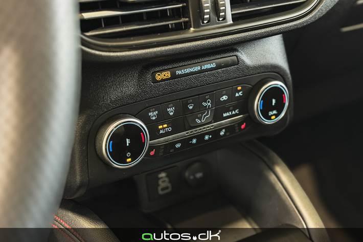 Blå Ford Kuga fra 2023