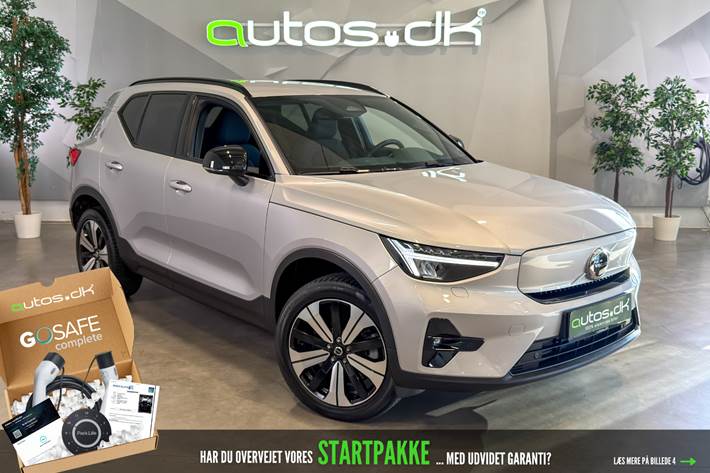 Sølv Volvo XC40 fra 2023 set udefra