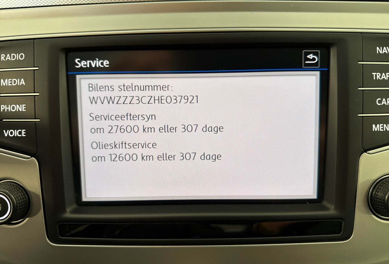 Grå VW Passat fra 2017