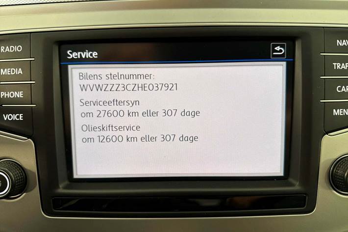 Grå VW Passat fra 2017